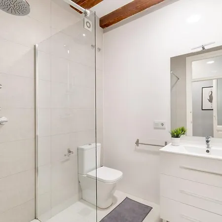 Apartment For 3 With Private Bathroom *