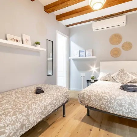Apartment For 3 With Private Bathroom Barcelona